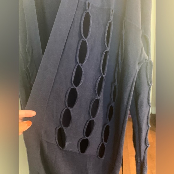 Renaur Holed Cardigan - Picture 2 of 5